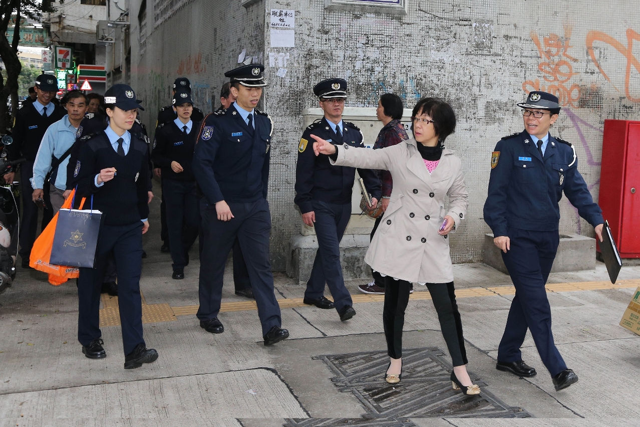 巡察社區了解治安狀況