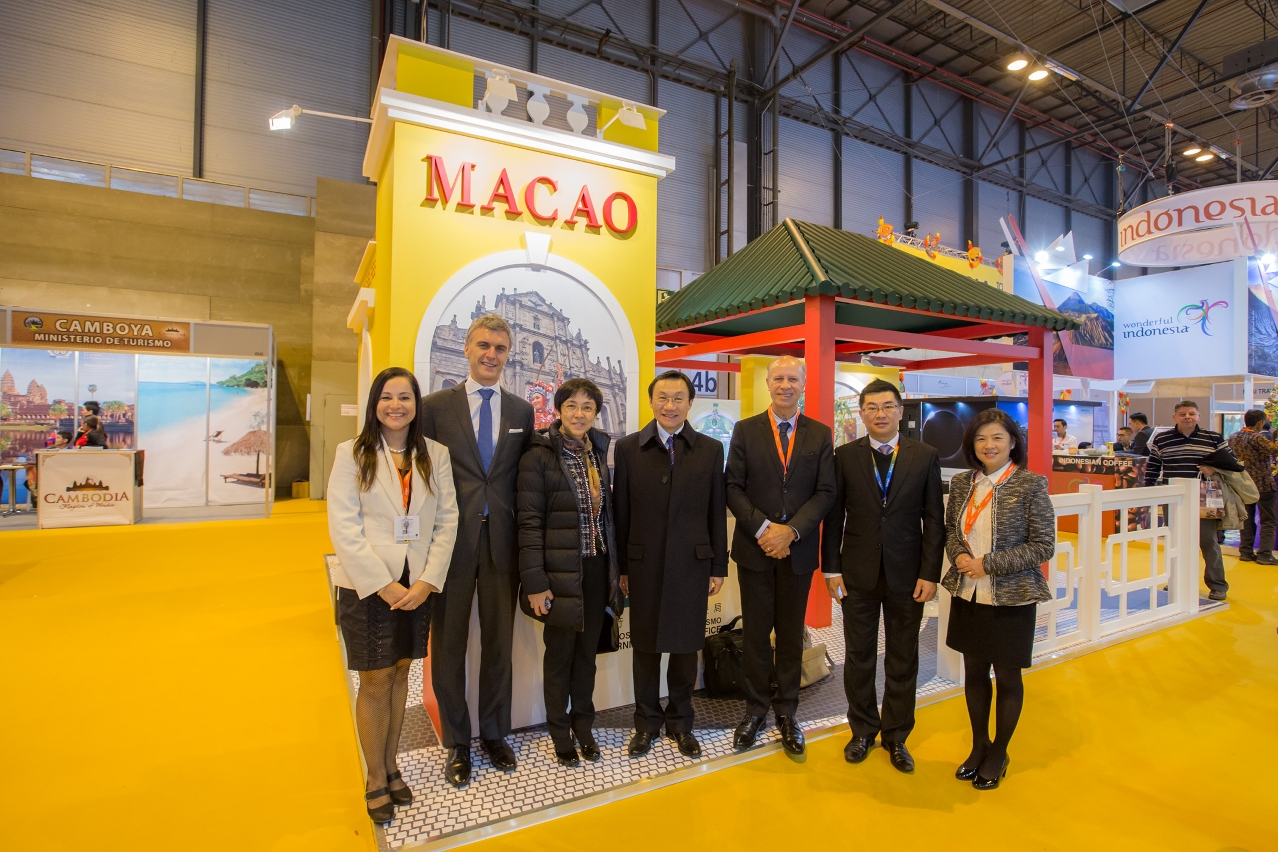 Visita do Doutor Alexis Tam ao Pavilhão de Macau na Feira de Turismo Internacional