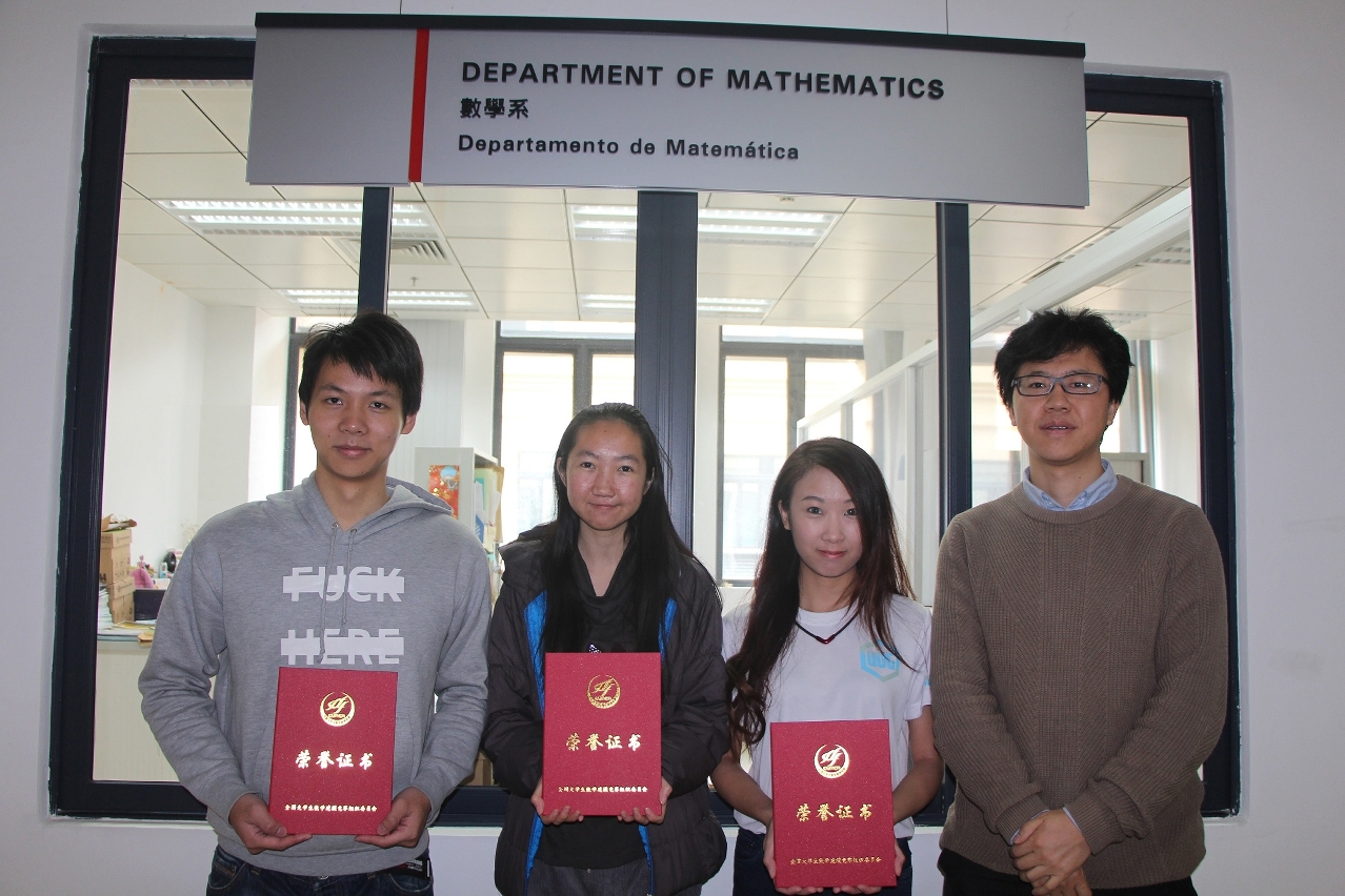 Winning students with Dr Liu (1st from right)