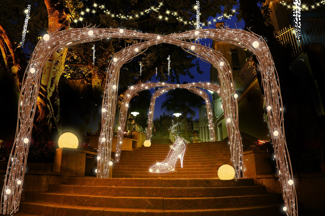 Instalações luminosas da “Fantasia do Dia de São Valentim 2016 - Conto de Fadas de Luz”