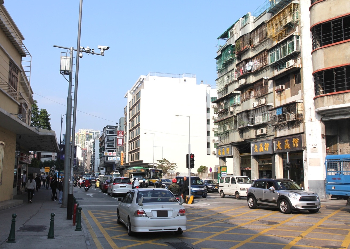 Instalação do sistema de vídeo vigilância na Rua da Ribeira do Patane para a monitorização de tráfego