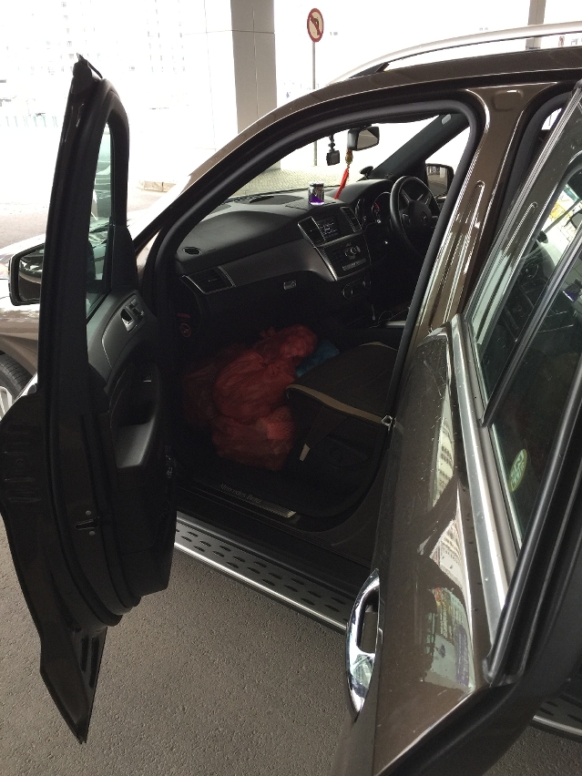 蔬果收藏在走私車輛的前排位置