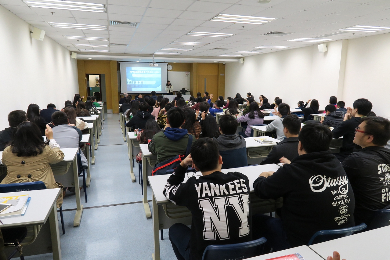 Os oradores falaram sobre os direitos e deveres fundamentais dos residentes de Macau, a Lei de Nacionalidade e protecção e serviços consulares
