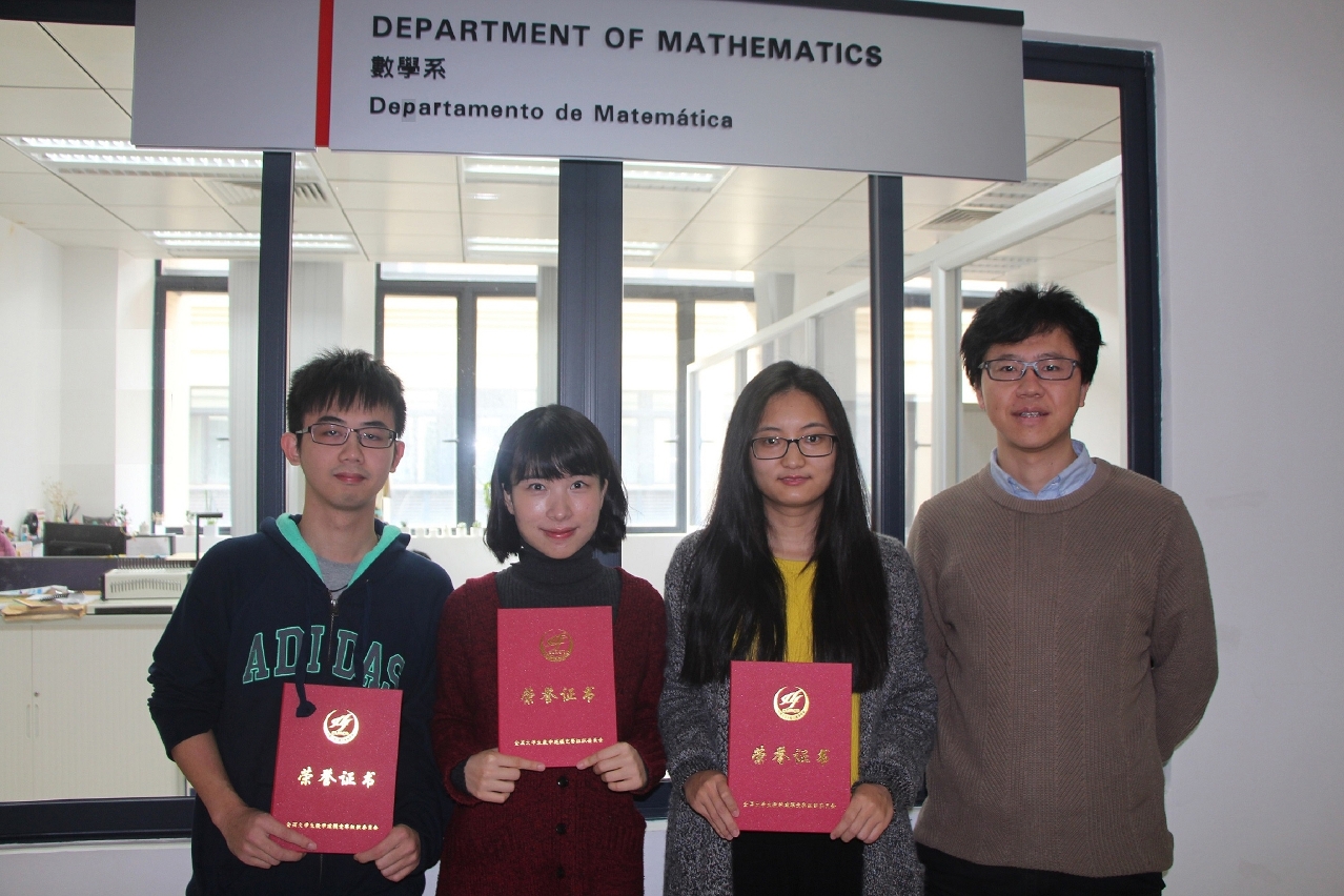 Winning students with Dr Liu (1st from right)