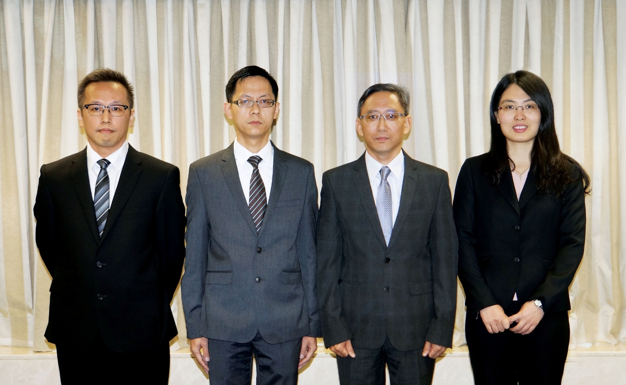 吳景松（左二）、周偉德（左一）就任運建辦副主任