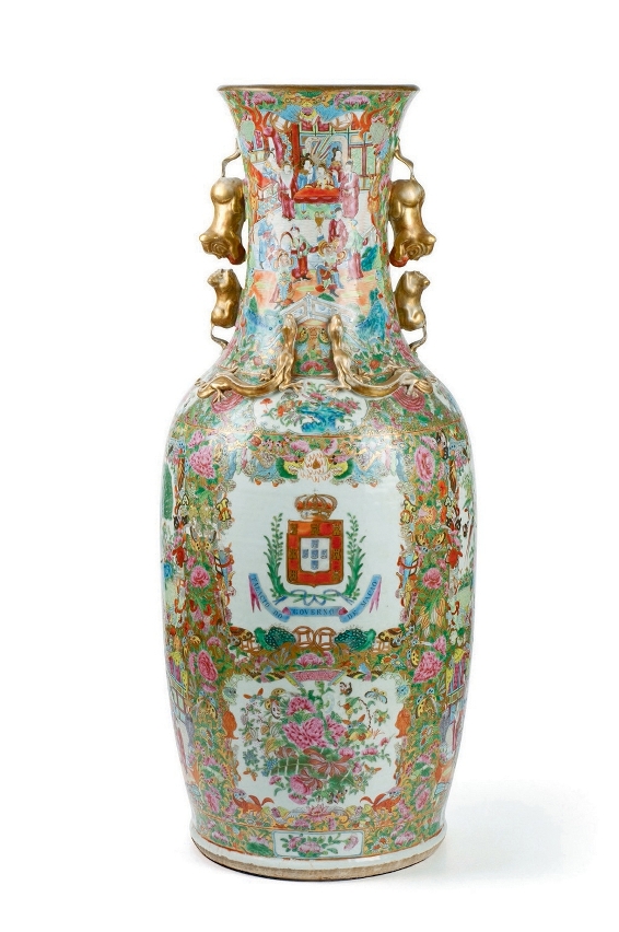 廣彩澳門總督衙門紋章花瓶(清朝)