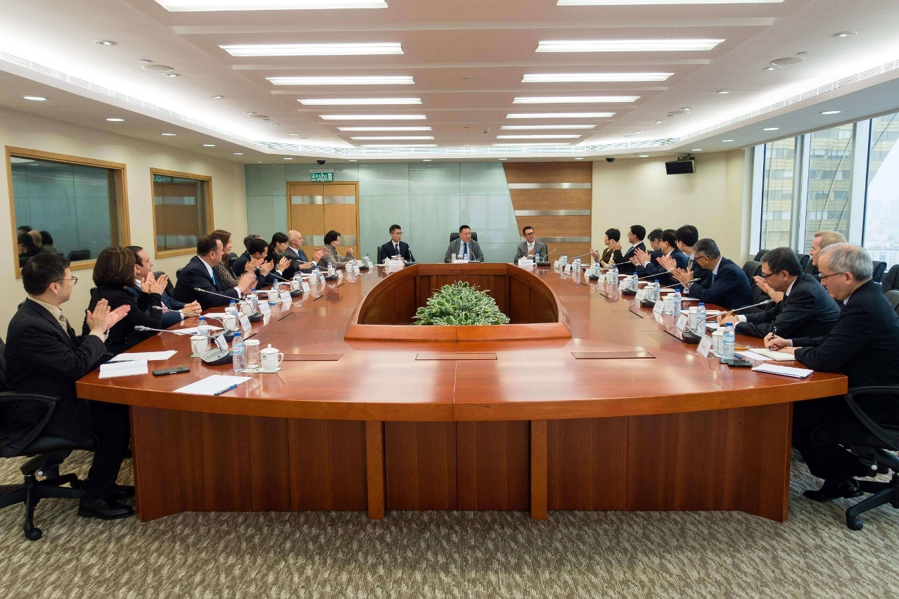 Secretary for Economy and Finance, Mr Leong Vai Tac, meets with representatives of the city’s six casino operators.