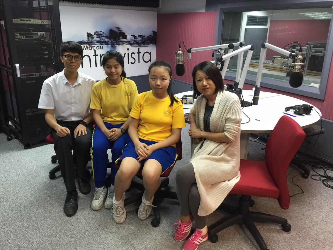 Participação no programa de gravação do rádio pelas escolas vencedoras