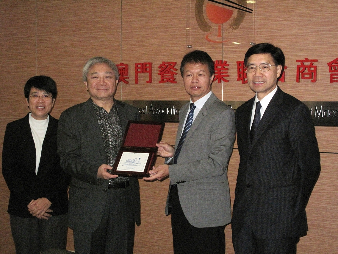 Visita da DSEC à União das Associações dos Proprietários de Estabelecimentos de Restauração e Bebidas de Macau
