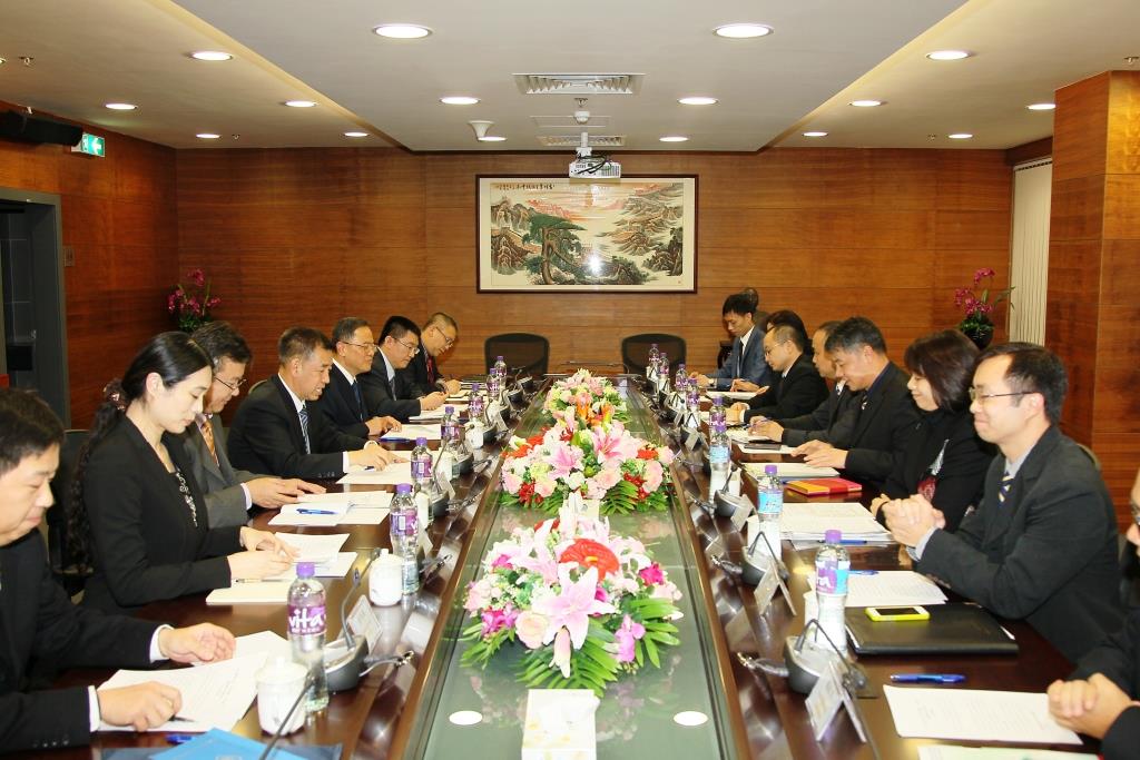 治安警察局與內地公安部出入境管理局局長就創新通關方案進行商討