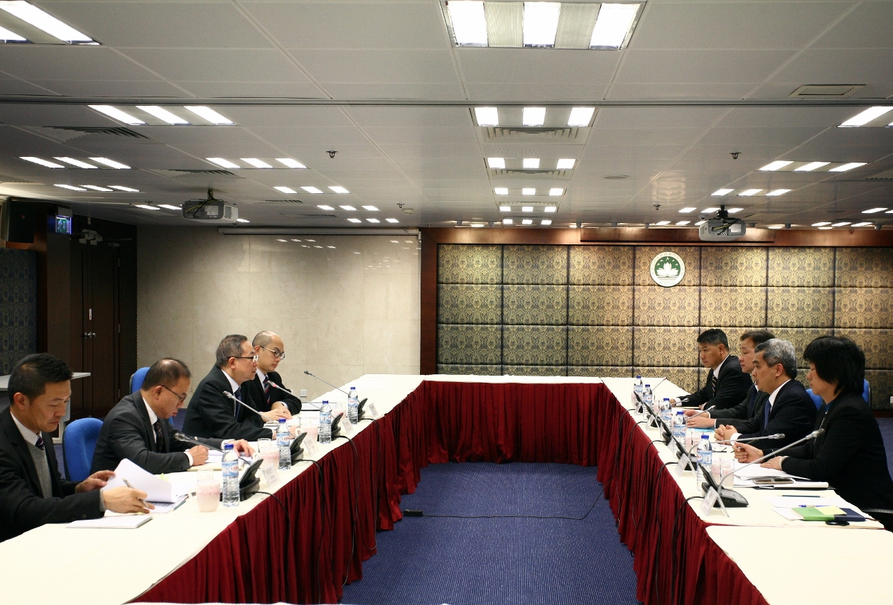 Reunião de Trabalho entre o Secretário Para a Segurança, Wong Sio Chak, e o Secretary for Security of Security Bureau de Hong Kong, Lai Tung-Kwok