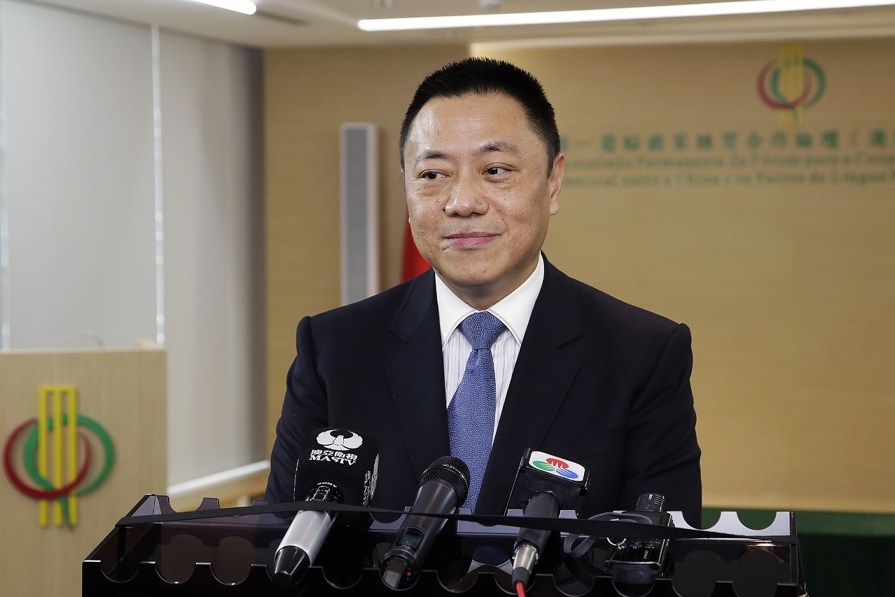 Secretary for Economy and Finance, Mr Leong Vai Tac, meets the press.