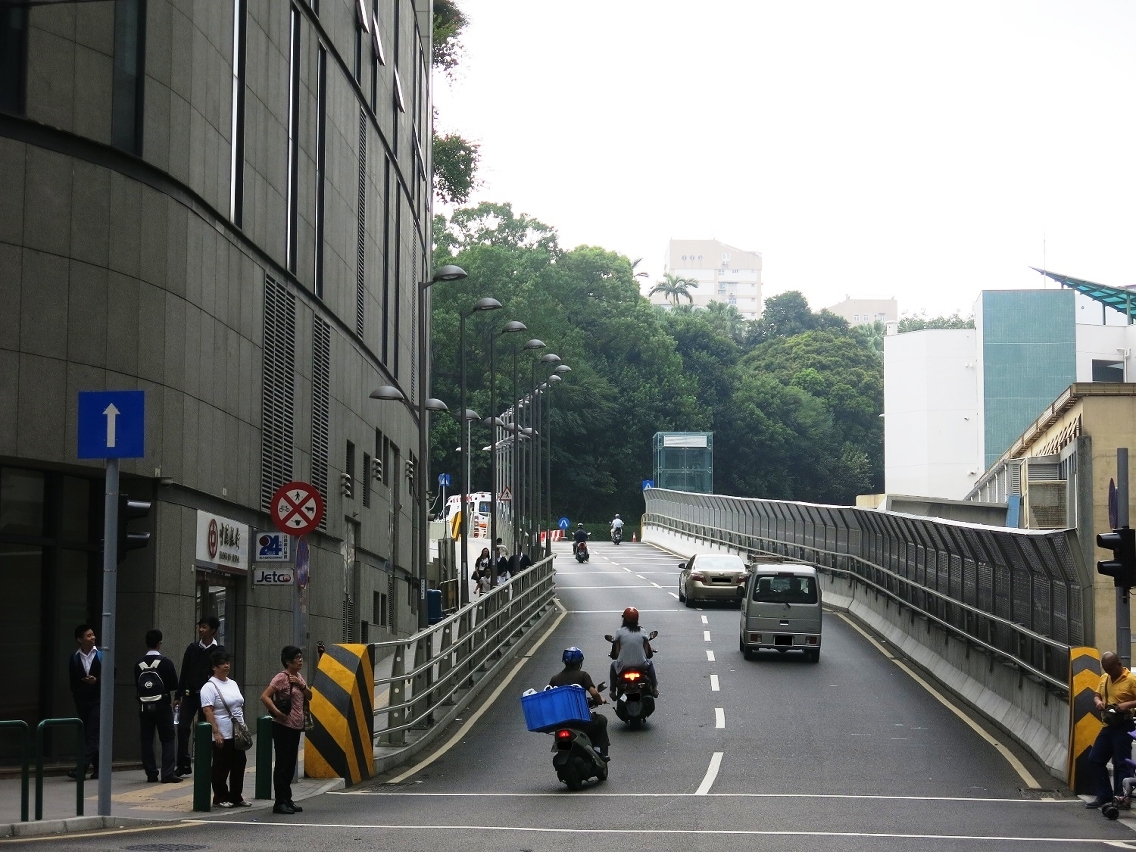 新雅馬路行車天橋大賽車期間改雙向行車