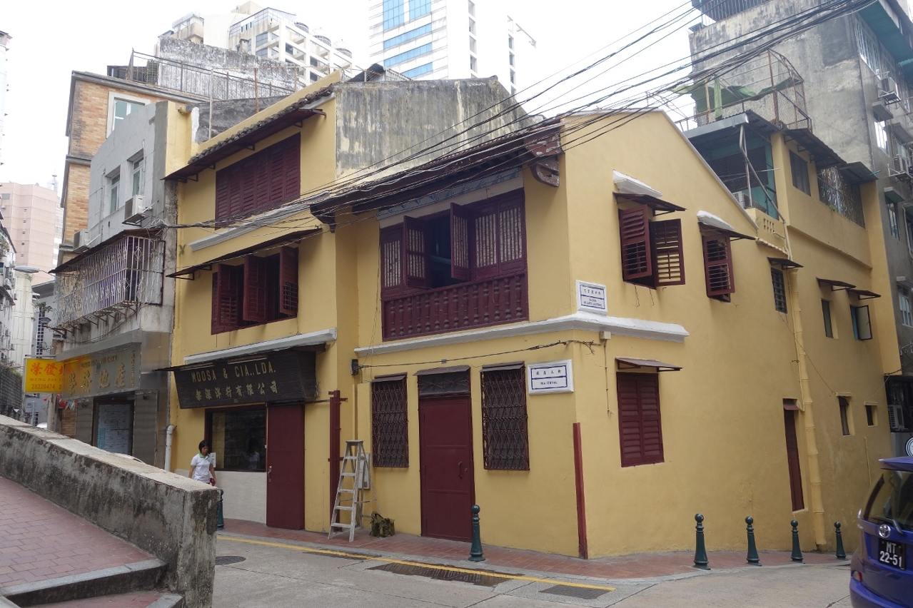 Edifícios situados nos n.ºs 45 e 47 da Rua Central