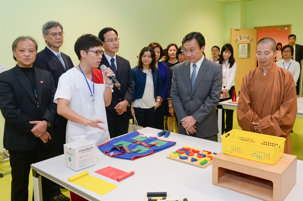 譚俊榮司長探訪長者及青少年服務中心