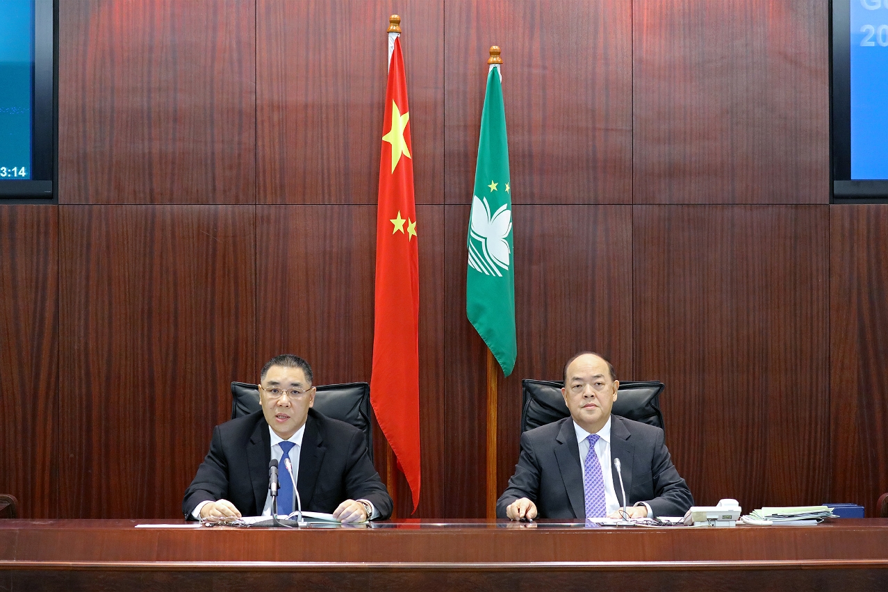 Chief Executive, Mr Chui Sai On, delivers the Policy Address for the Fiscal Year 2016 at the Legislative Assembly.