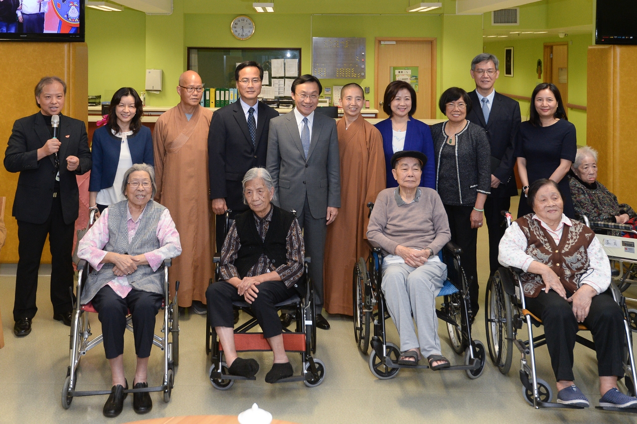 譚俊榮司長探訪長者及青少年服務中心