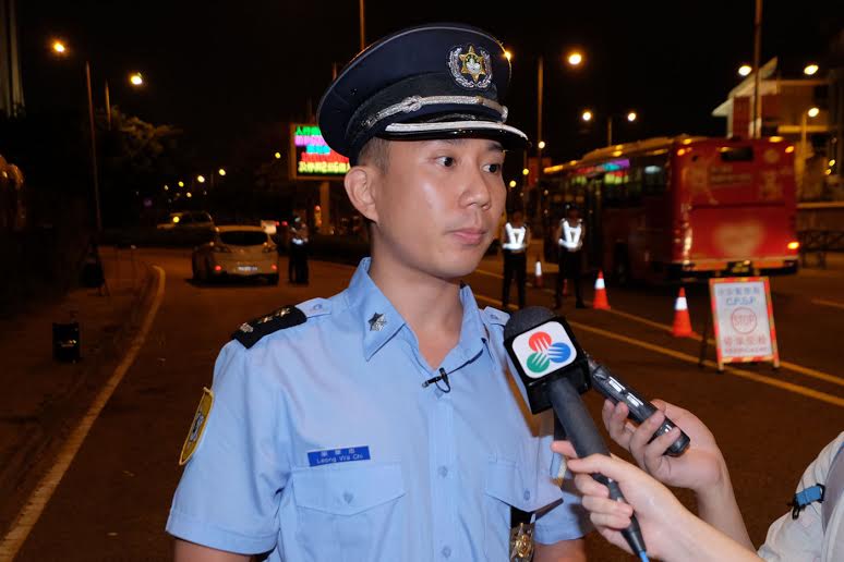 交通廳梁華志副警司接受傳媒訪問