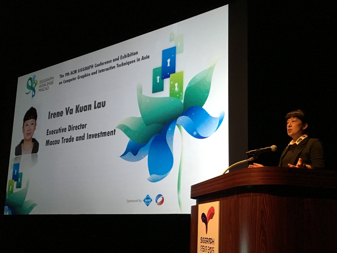 A Vogal Executiva do IPIM, Dra. Irene V. K. Lau, proferindo o seu discurso no decorrer da “SIGGRAPH Asia 2015”