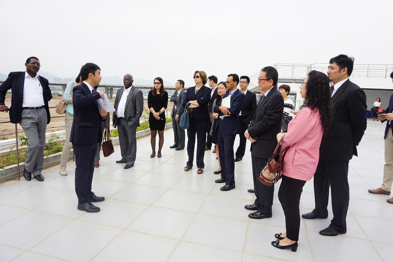 Explicação dos equipamentos do Parque Industrial à delegação do Secretariado Permanente do Fórum para a Cooperação  Económica e Comercial entre a China e os Países de Língua Portuguesa (Macau)