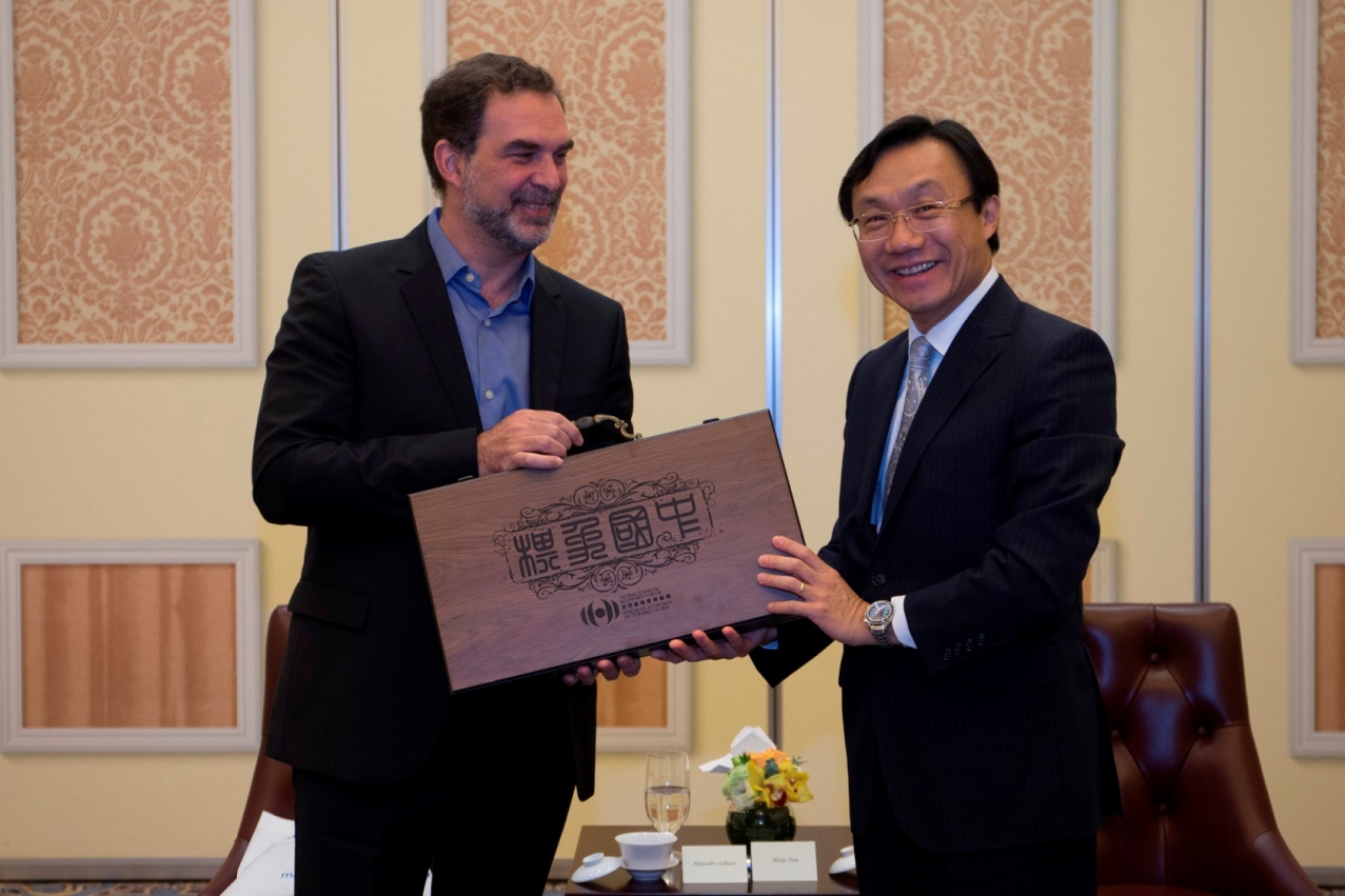 譚俊榮司長與阿根廷旅遊部事務協調副部長亞歷杭德羅‧思嘉維等會面