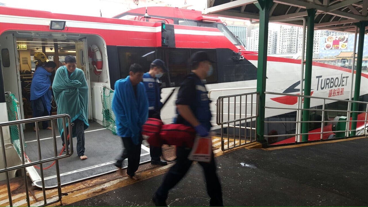 海事局及高速客船協助救援