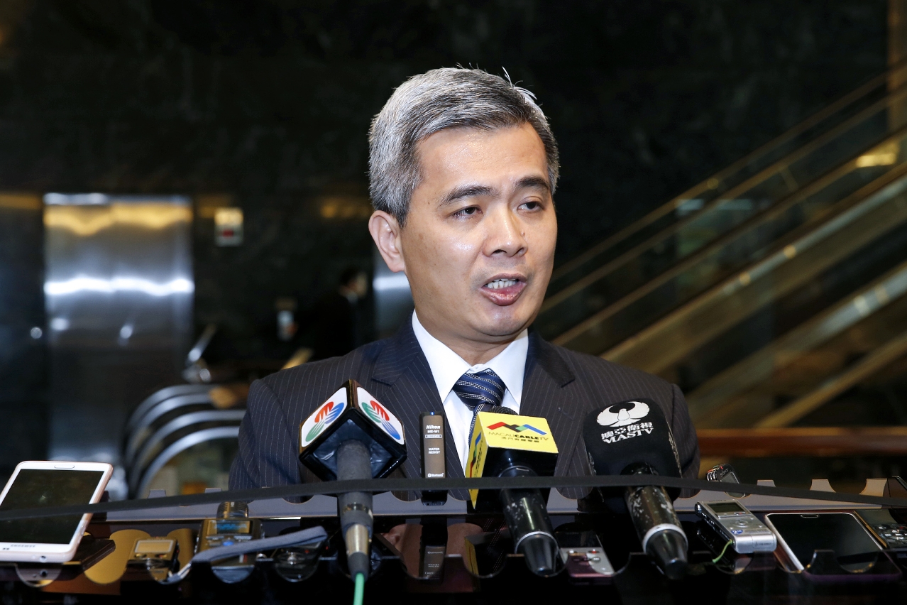Secretary for Security, Mr Wong Sio Chak, briefs the press.