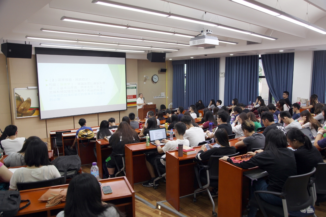 出席講座的包括澳門大學不同學系及年級的學生