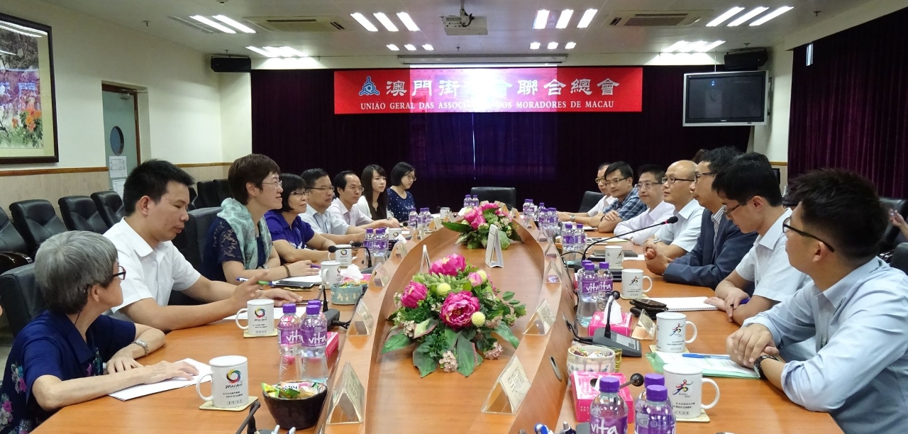 各相關部門早前向街總介紹改善黑沙環沿岸污染問題所開展的工作