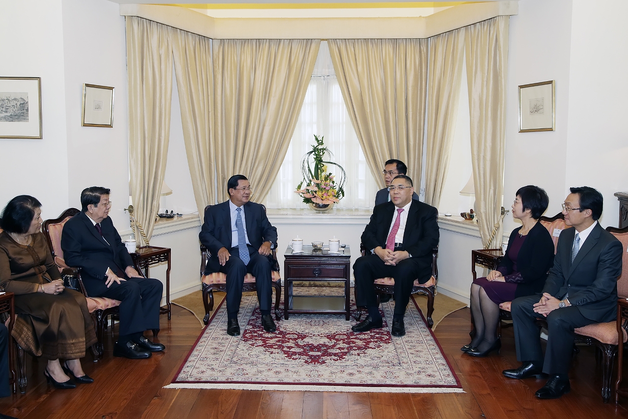 Encontro entre o Chefe do Executivo, Chui Sai On, e oo primeiro-ministro do Camboja, Hun Sen, em Santa Sancha, que se encontra de visita a Macau no âmbito do «Fórum de Economia de Turismo Global • Macau 2015» .