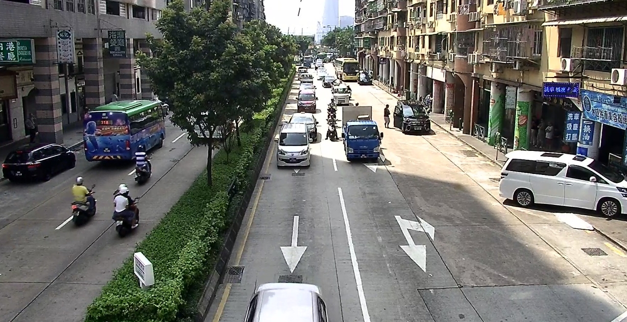 從視頻監察設備可監察河邊新街路面實況