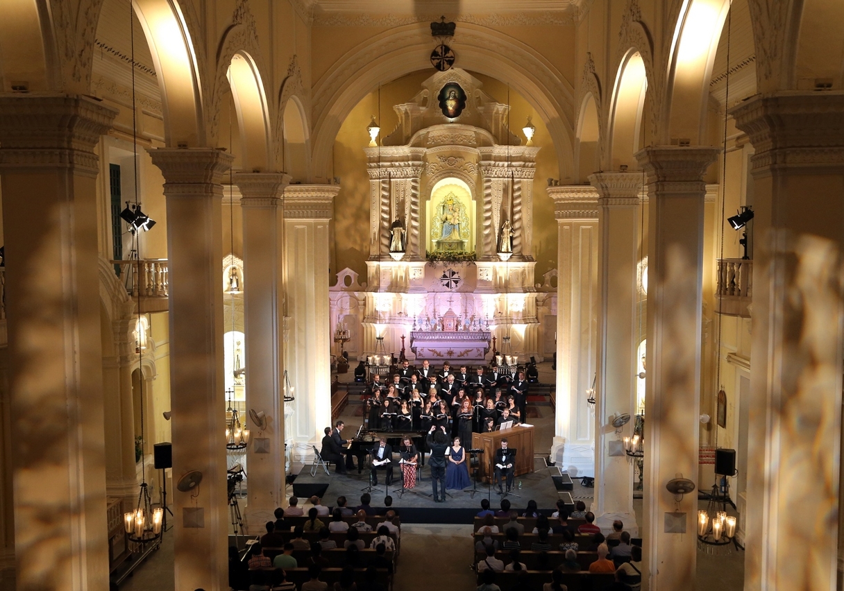 The Coro Lirico Siciliano performs several works by Italian composers