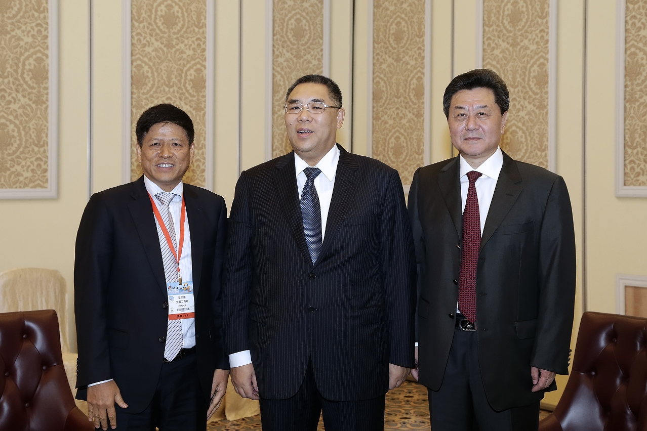 Chefe do Executivo encontra-se com o vice-presidente da Federação Nacional da Indústria e Comércio da China