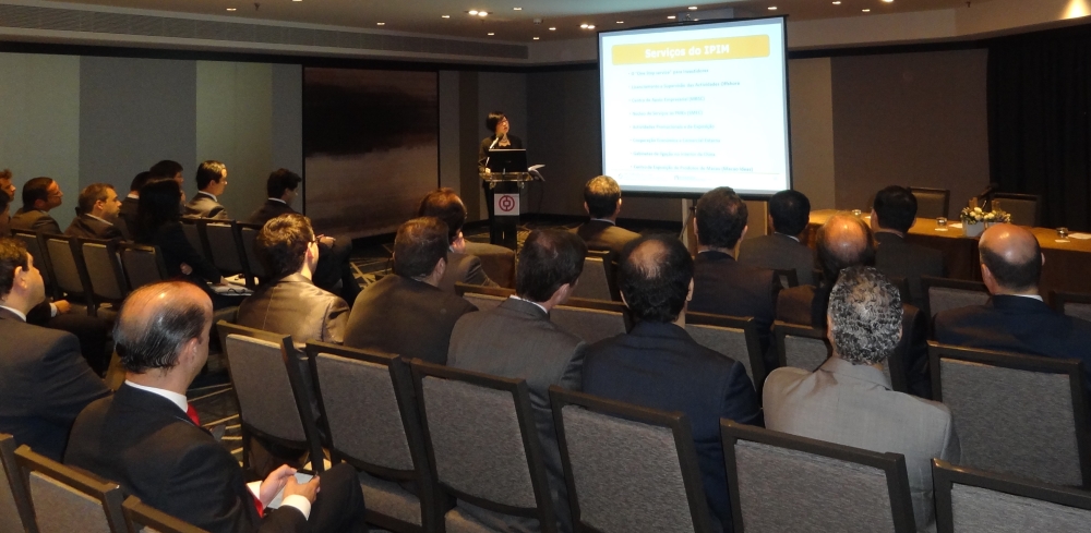 A Dra. Glória Batalha Ung convidou os participantes a participar na Feira Internacional de Macau (MIF), a realizar a partir do dia 22 do corrente mês.