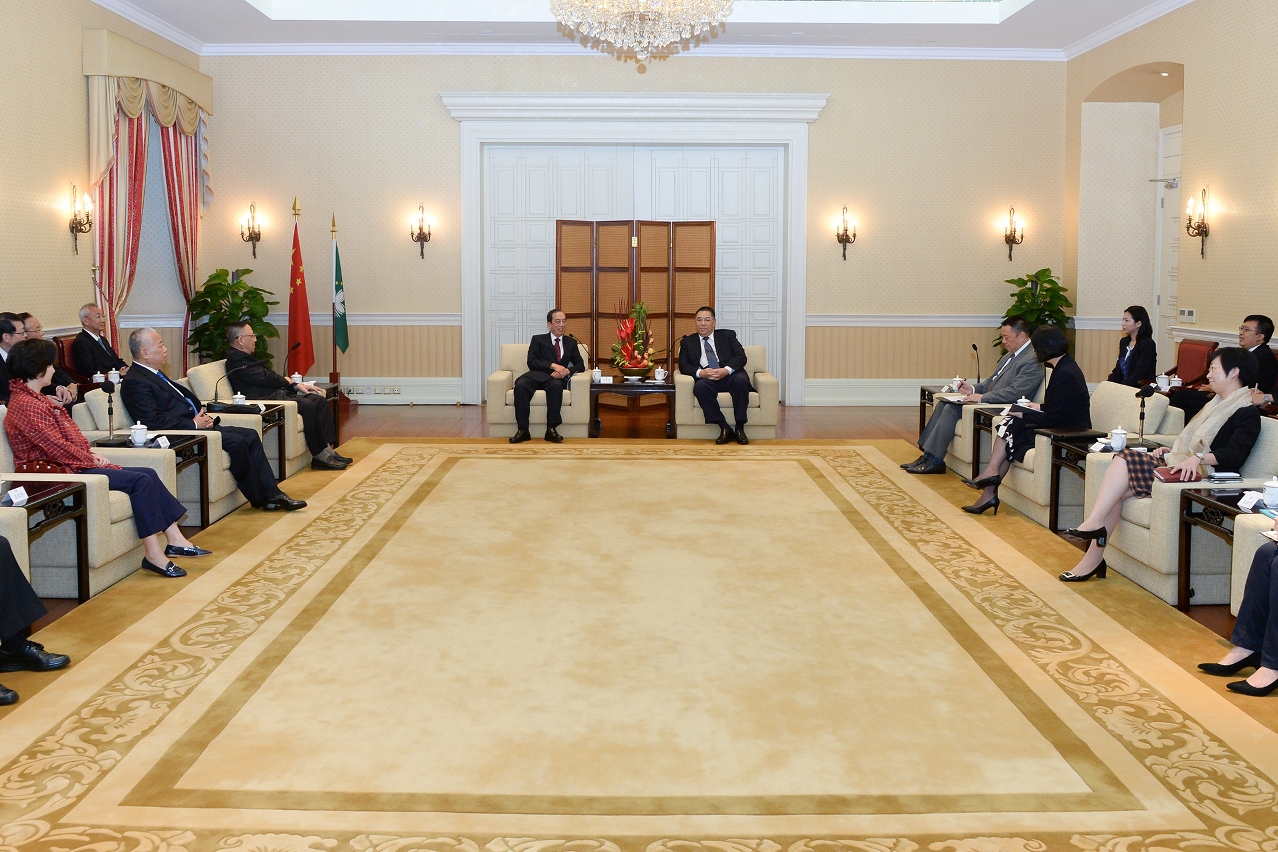 Chefe do Executivo recebe representantes da Associação Comercial de Macau