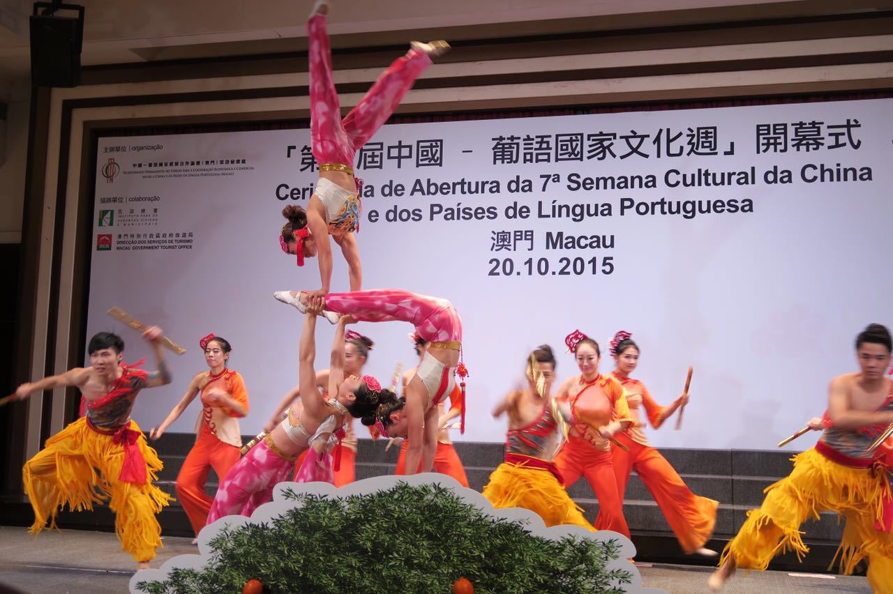 Apresentação do Grupo Acrobático de Shantou da Província de Guangdong