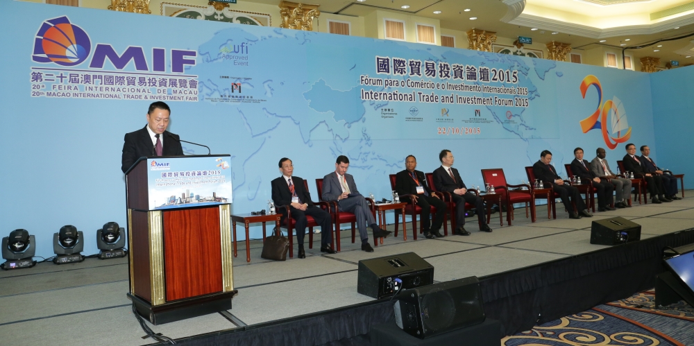 Secretary for Economy and Finance, Mr. Leong Vai Tac delivers his speech at the International Trade and Investment Forum 2015