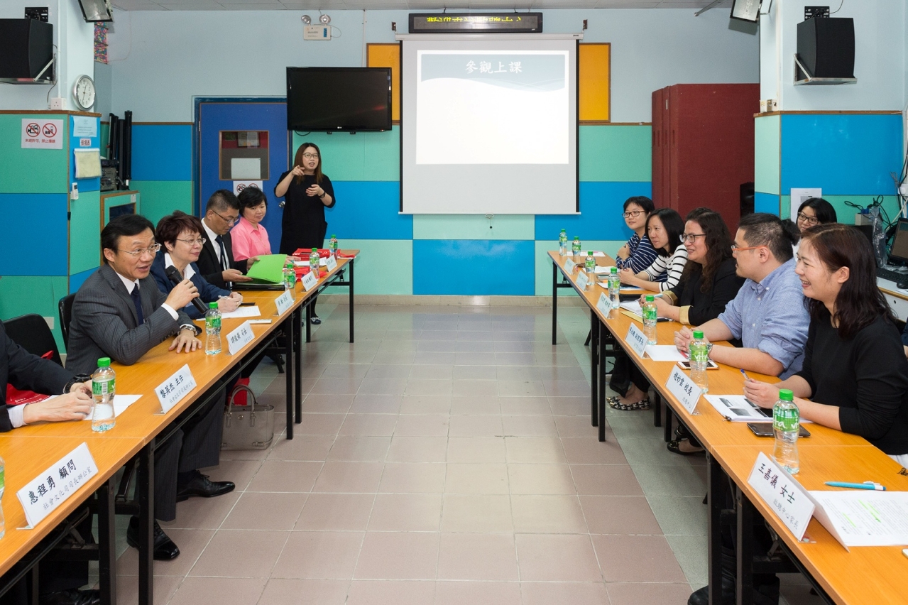 Encontro do Secretário com os responsáveis da Associação de Surdos de Macau.
