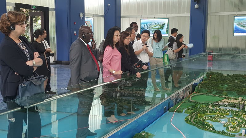 Visita da Delegação do Secretariado Permanente do Fórum de Macau ao Pavilhão de Planeamento da Nova Zona de Cuiheng