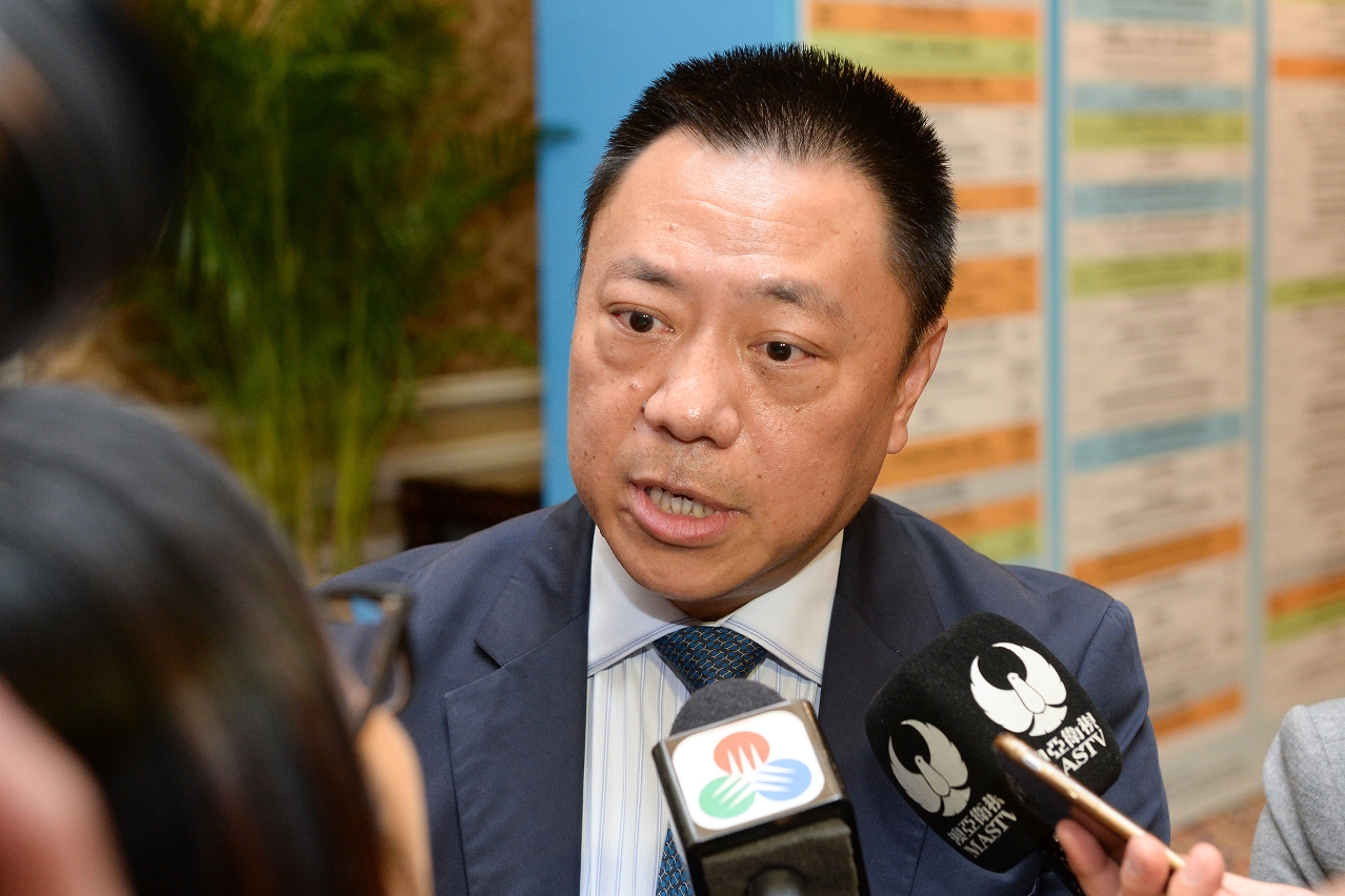 Secretary for Economy and Finance, Mr Leong Vai Tac, meets the press.