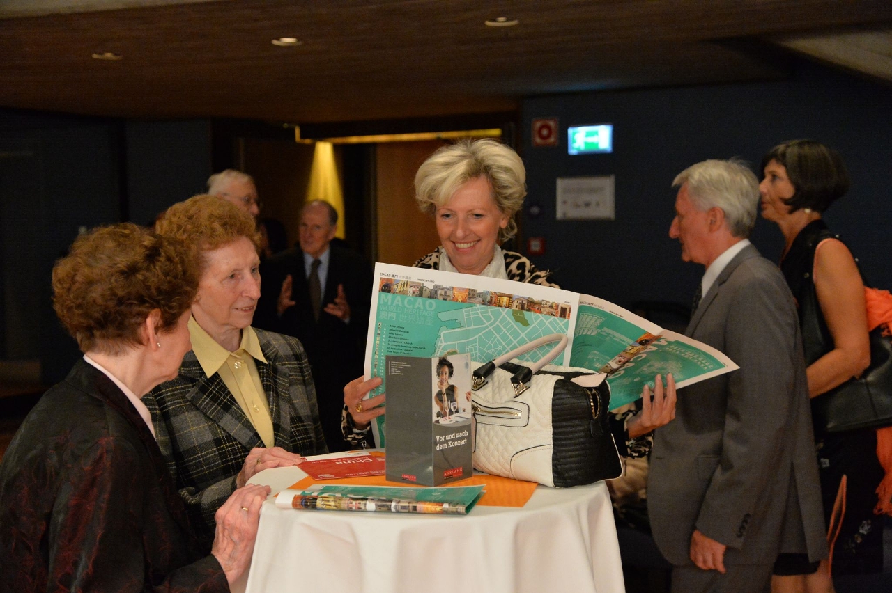 Representatives of the Cultural Affairs Bureau distribute brochures to promote Macao as World Heritage