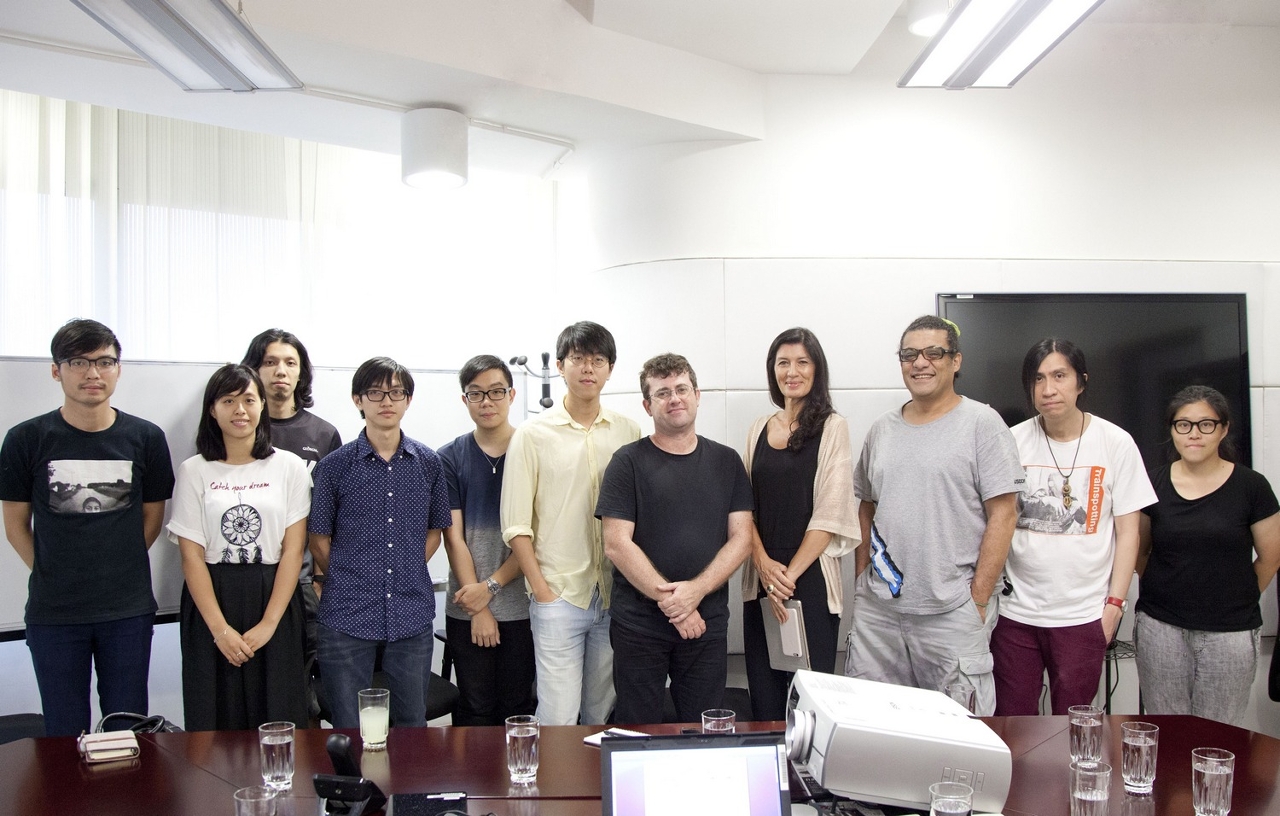 Fotografia de grupo dos produtores de projectos cinematográficos de Macau durante a reunião de preparação para a Feira.