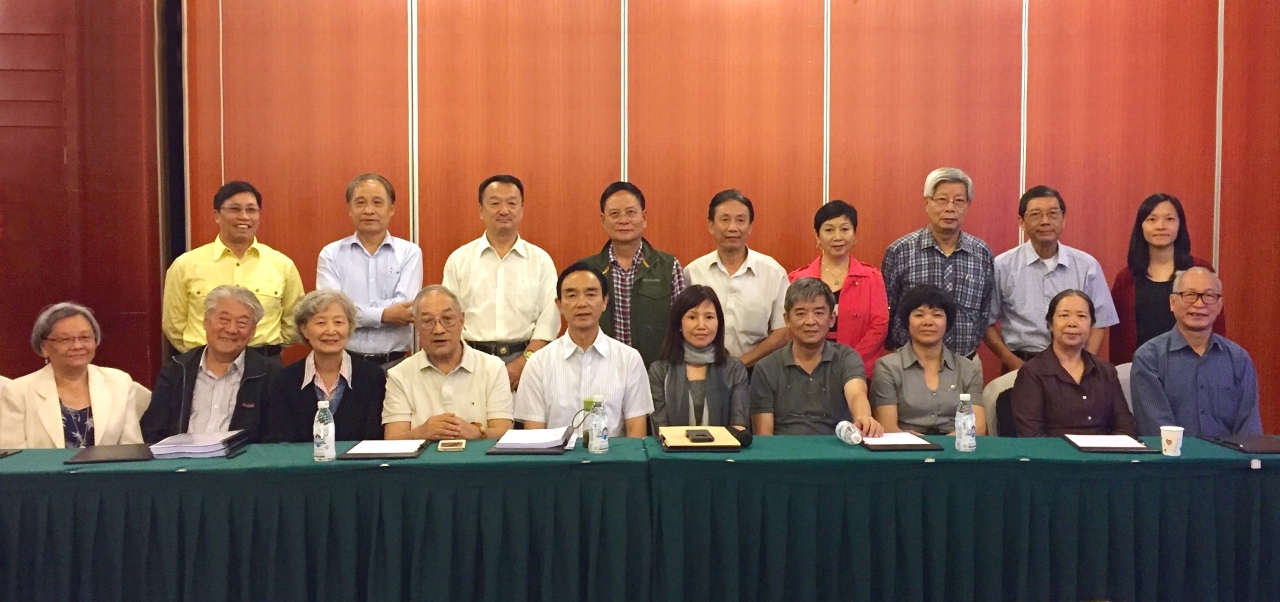 Reunião de trabalho em Chengdu entre os representantes das equipas de edição dos “Tomos de Macau” e os especialistas das “Crónicas” do Interior da China