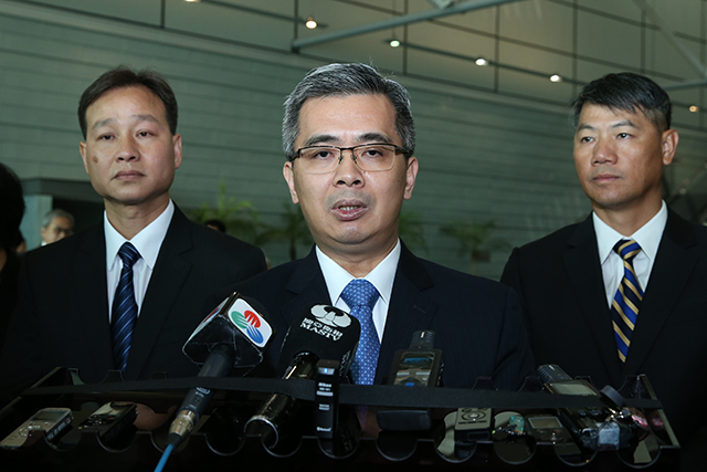 保安司司長黃少澤接受傳媒訪問