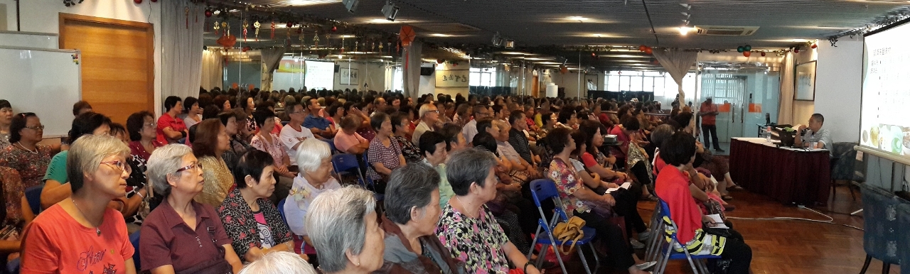 Mais de cem pessoas participam na palestra titulada “Consumir menos sal para preventir a hipertensão”