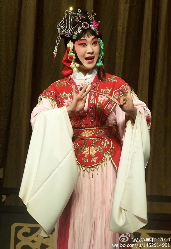 O Espectáculo da Ópera de Pequim em Comemoração do 16.º Aniversário do Retorno de Macau à Pátria