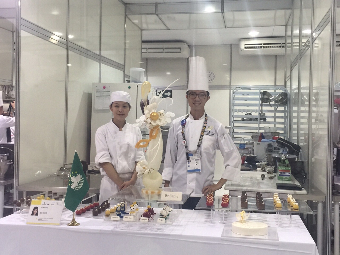Pastry and Bakery Diploma Programme graduate - Leong Un Pek is awarded a medal of excellence