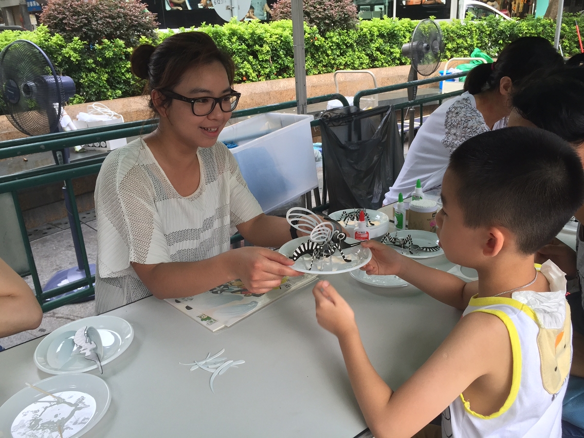 “Workshop de artesanato para pais e filhos” permite às crianças conhecerem aedes albopictus.
