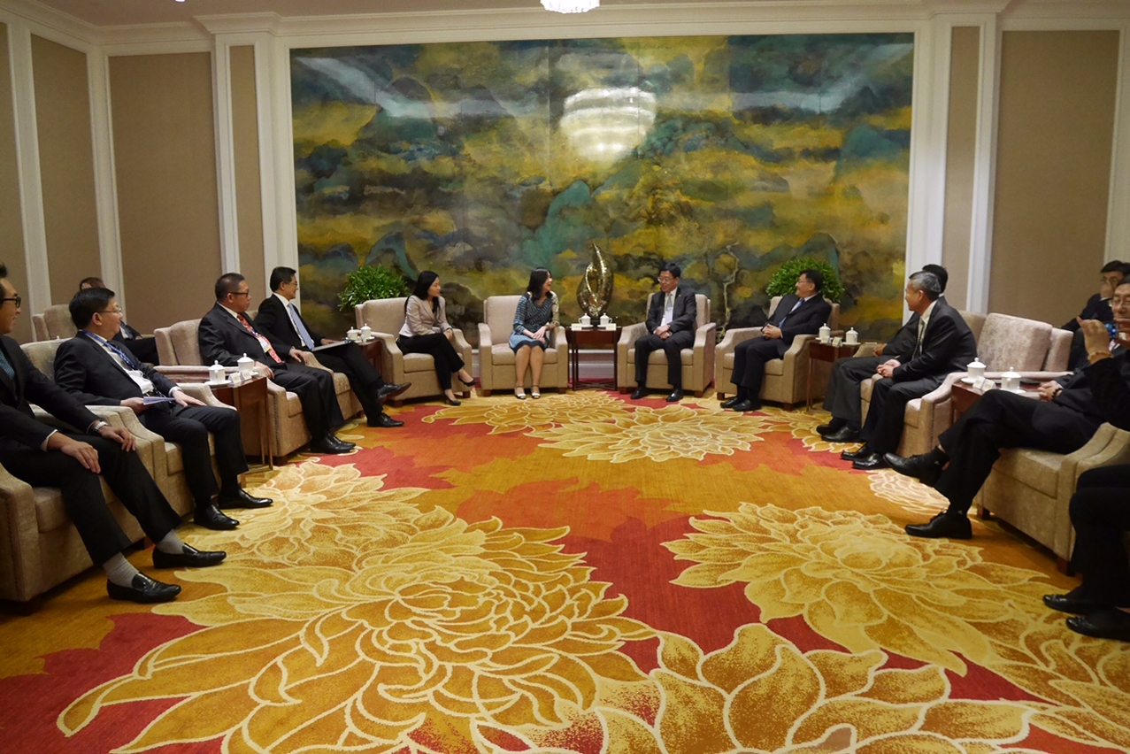 Dirigentes da CNTA encontram-se com os principais representantes de Hong Kong e Macau convidados