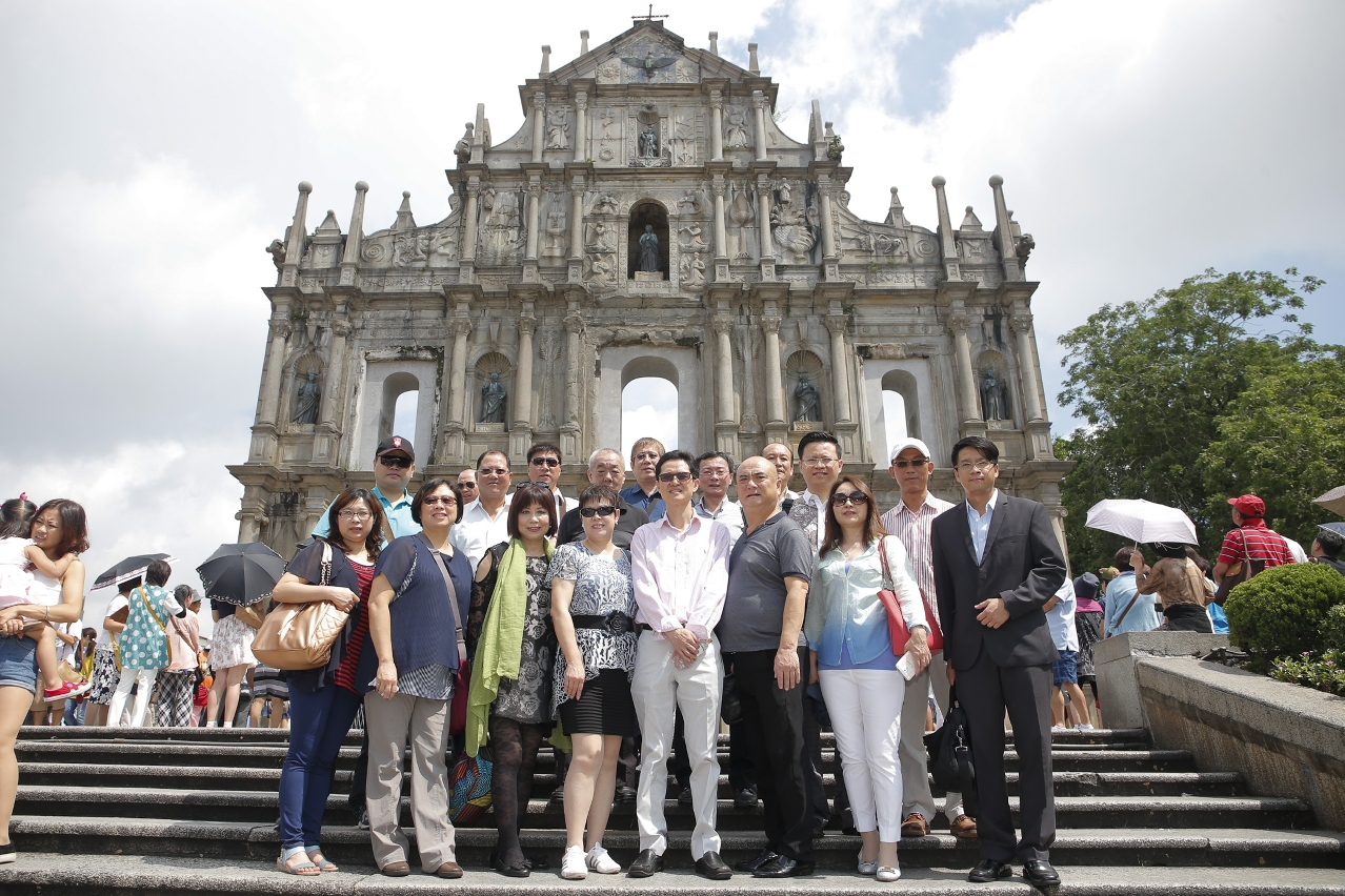 Taiwanese trade delegation visits the Ruins of St. Paul’s